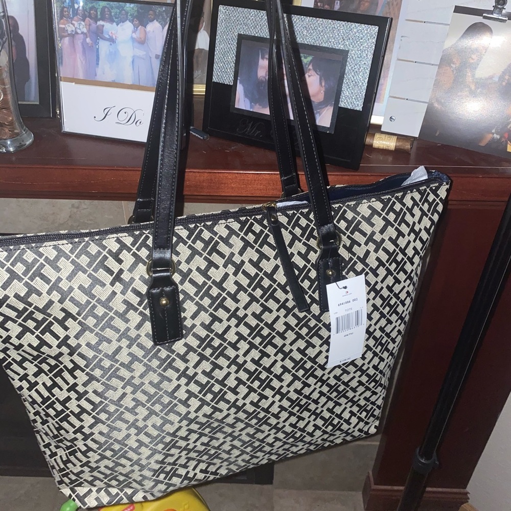 MONOGRAM TOMMY HILFIGER TOTE BAG (BRAND NEW) - Picture 2 of 4